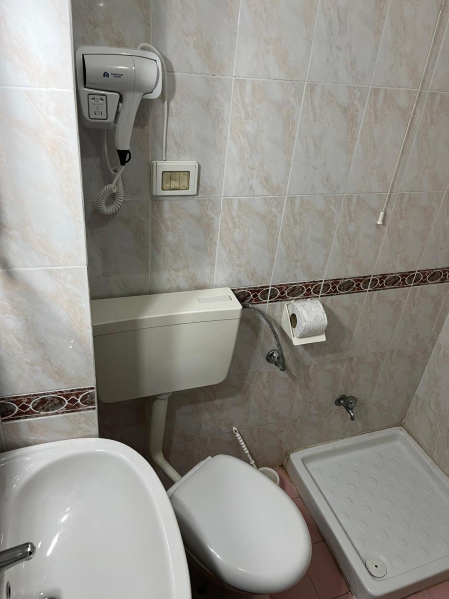 ~Villa Gloria~ Durres Bagian luar foto